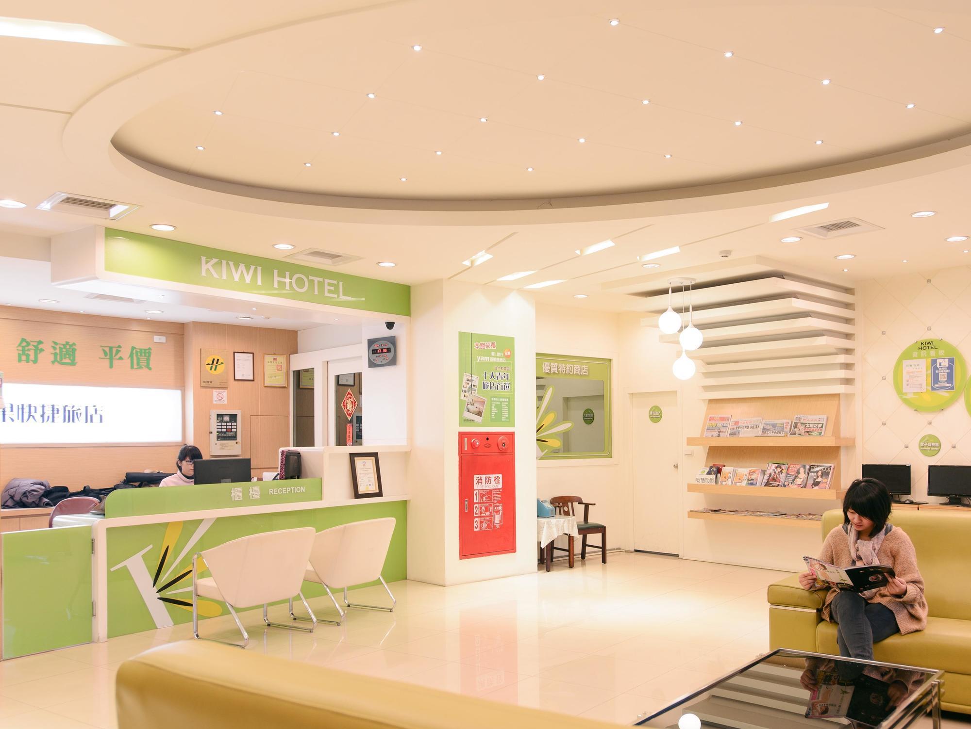 Kiwi Express Hotel - Zhong Zheng Branch Taichung Bagian luar foto